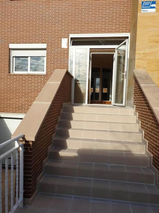 מדריד Chalet Ifema 5 Habitaciones 4 Banos, Parking Free מראה חיצוני תמונה