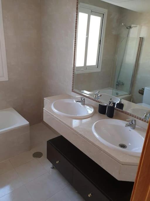 מדריד Chalet Ifema 5 Habitaciones 4 Banos, Parking Free מראה חיצוני תמונה